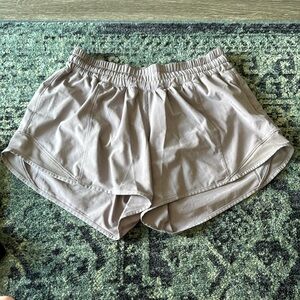 Lululemon Hotty Hot Low Rise Lined Short 4”